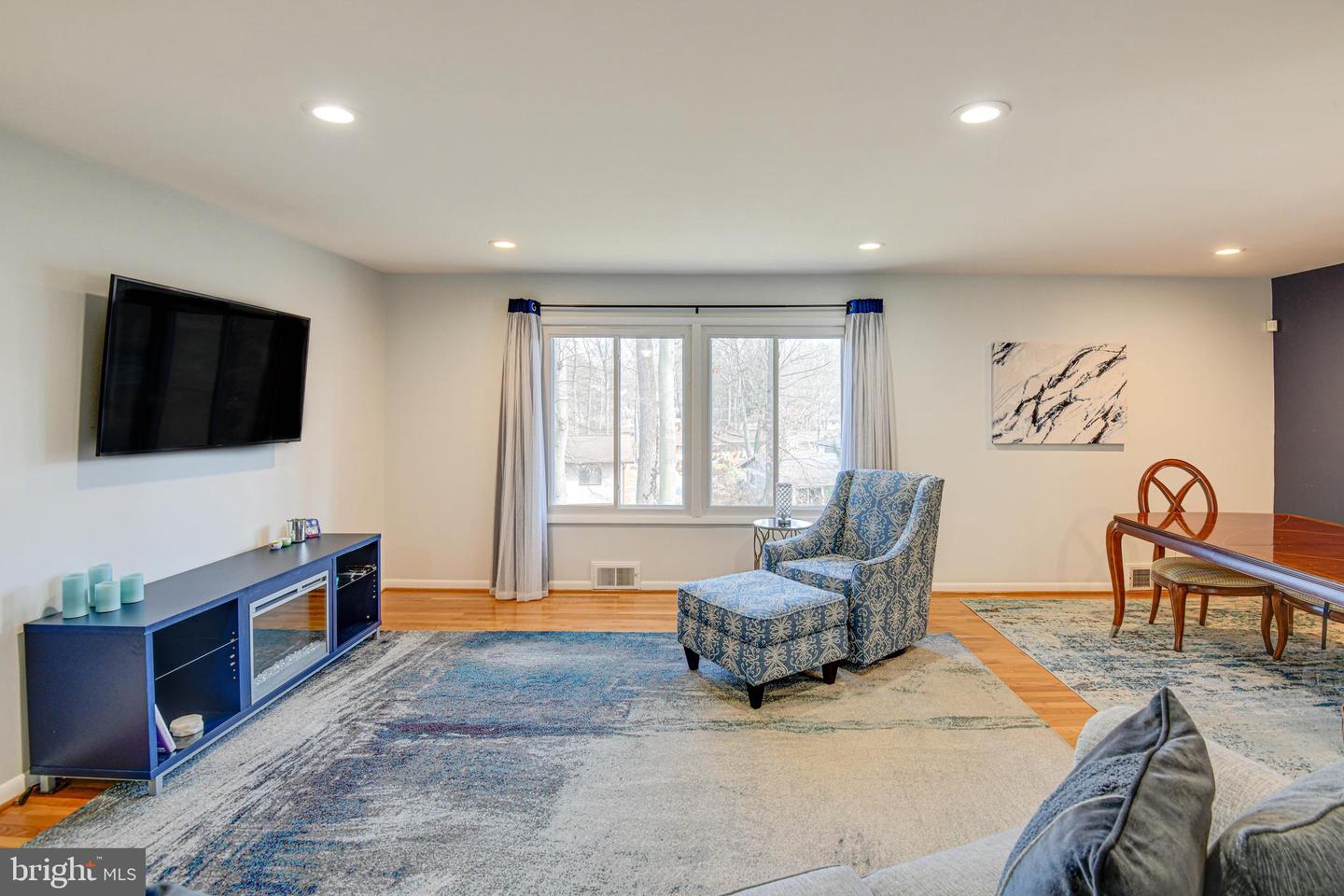 14305 Woodcrest DRIVE