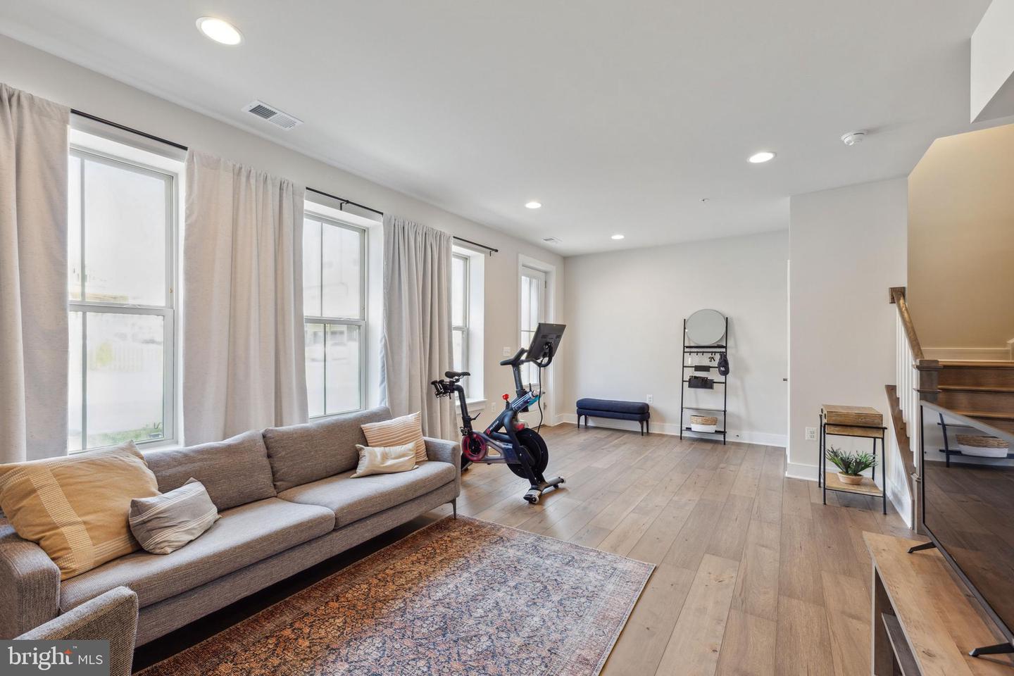 1105 Rockwell AVENUE