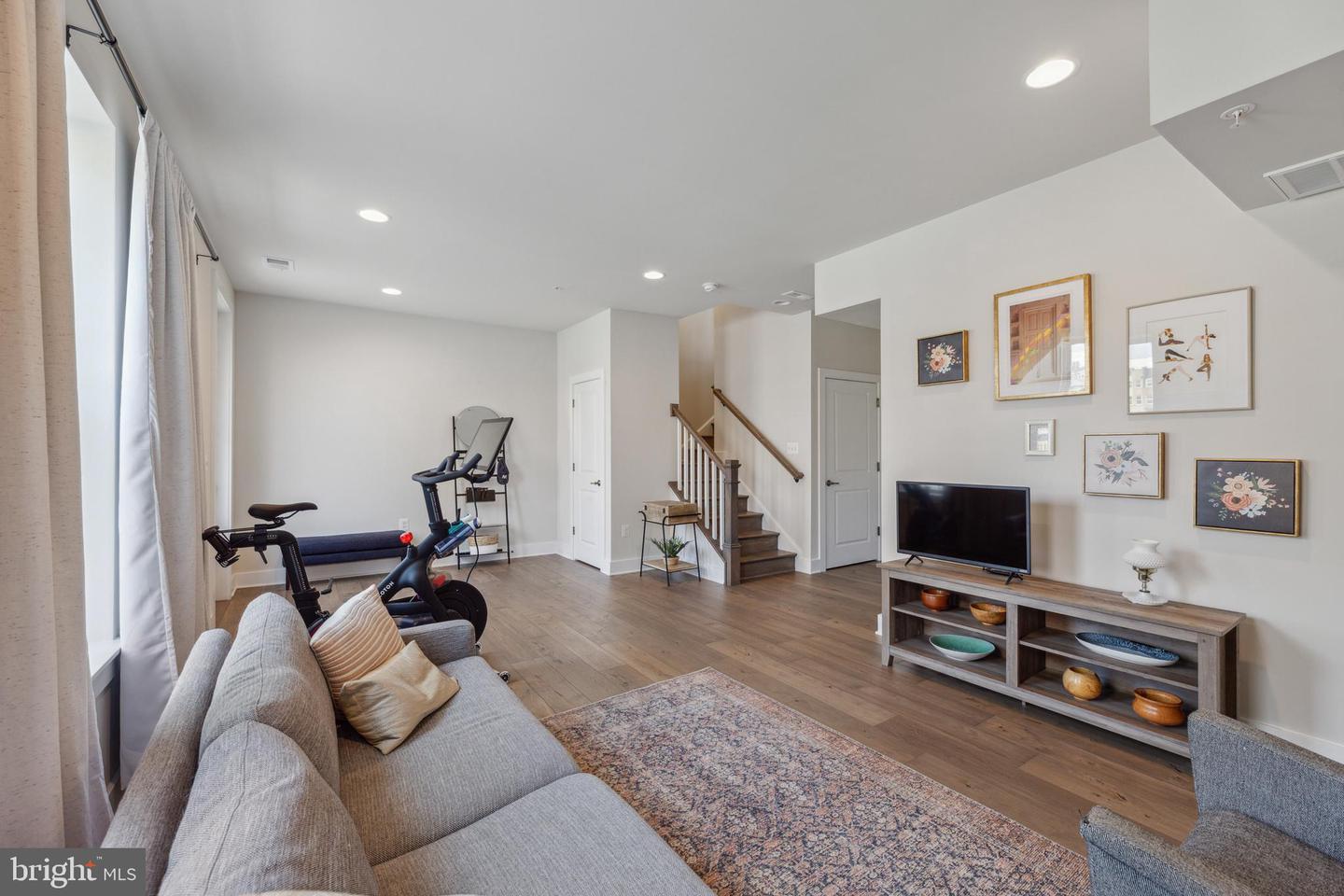 1105 Rockwell AVENUE
