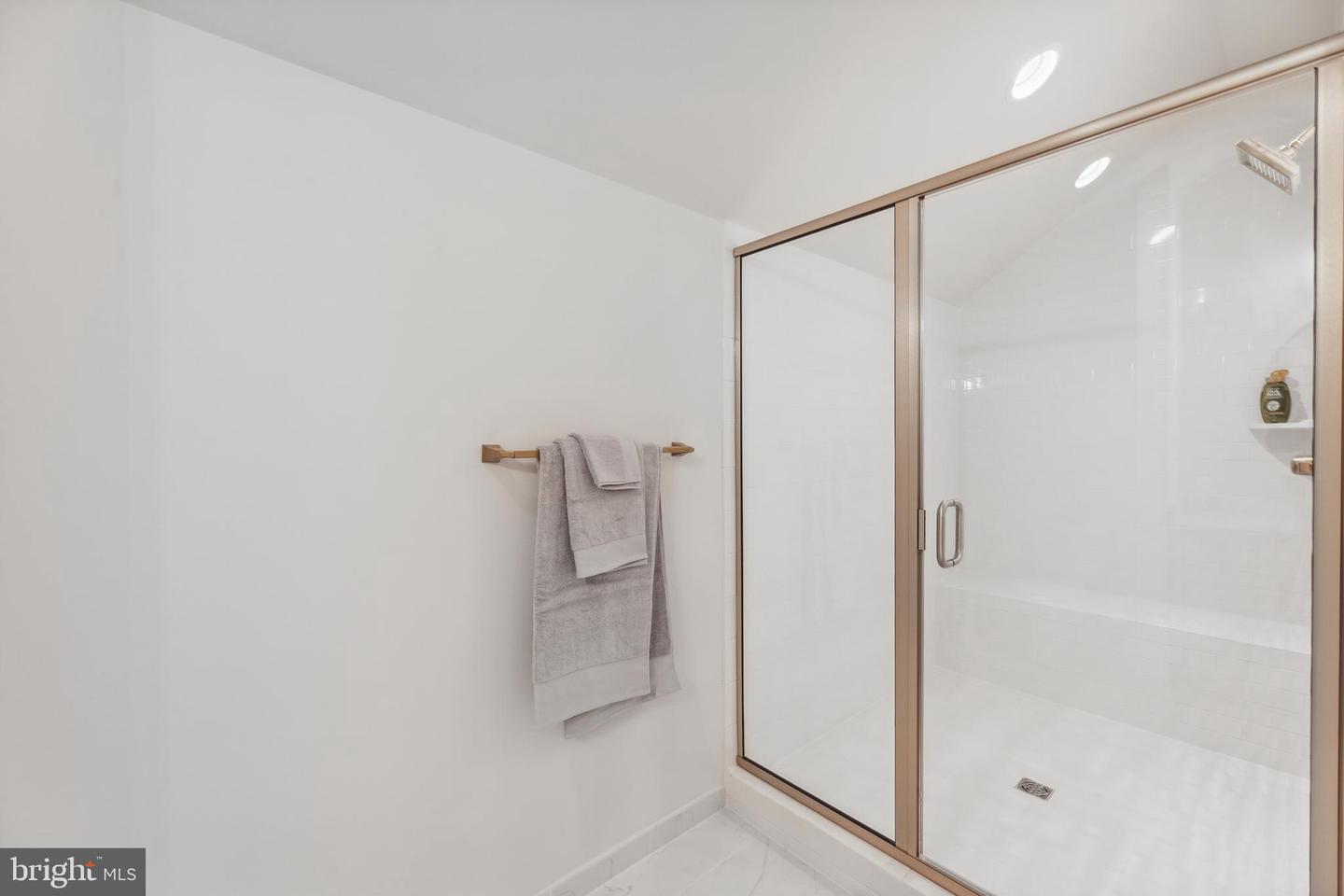 1105 Rockwell AVENUE
