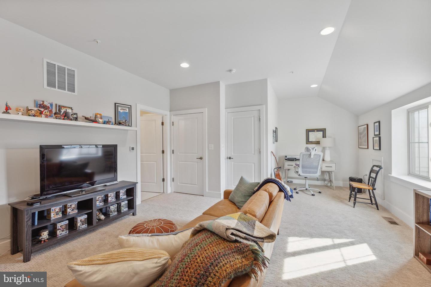 1105 Rockwell AVENUE