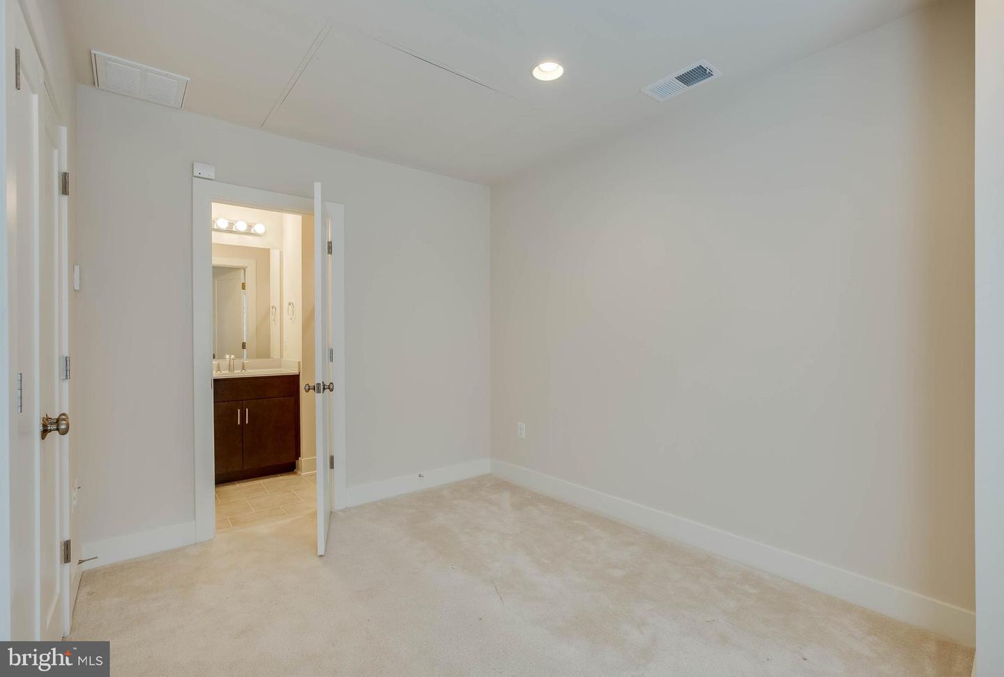 16203 Decker Pl