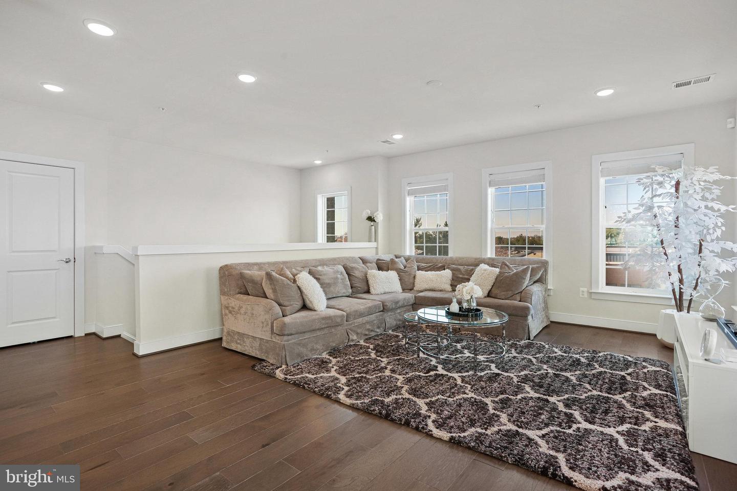 20357 Century BOULEVARD Unit: 176 O
