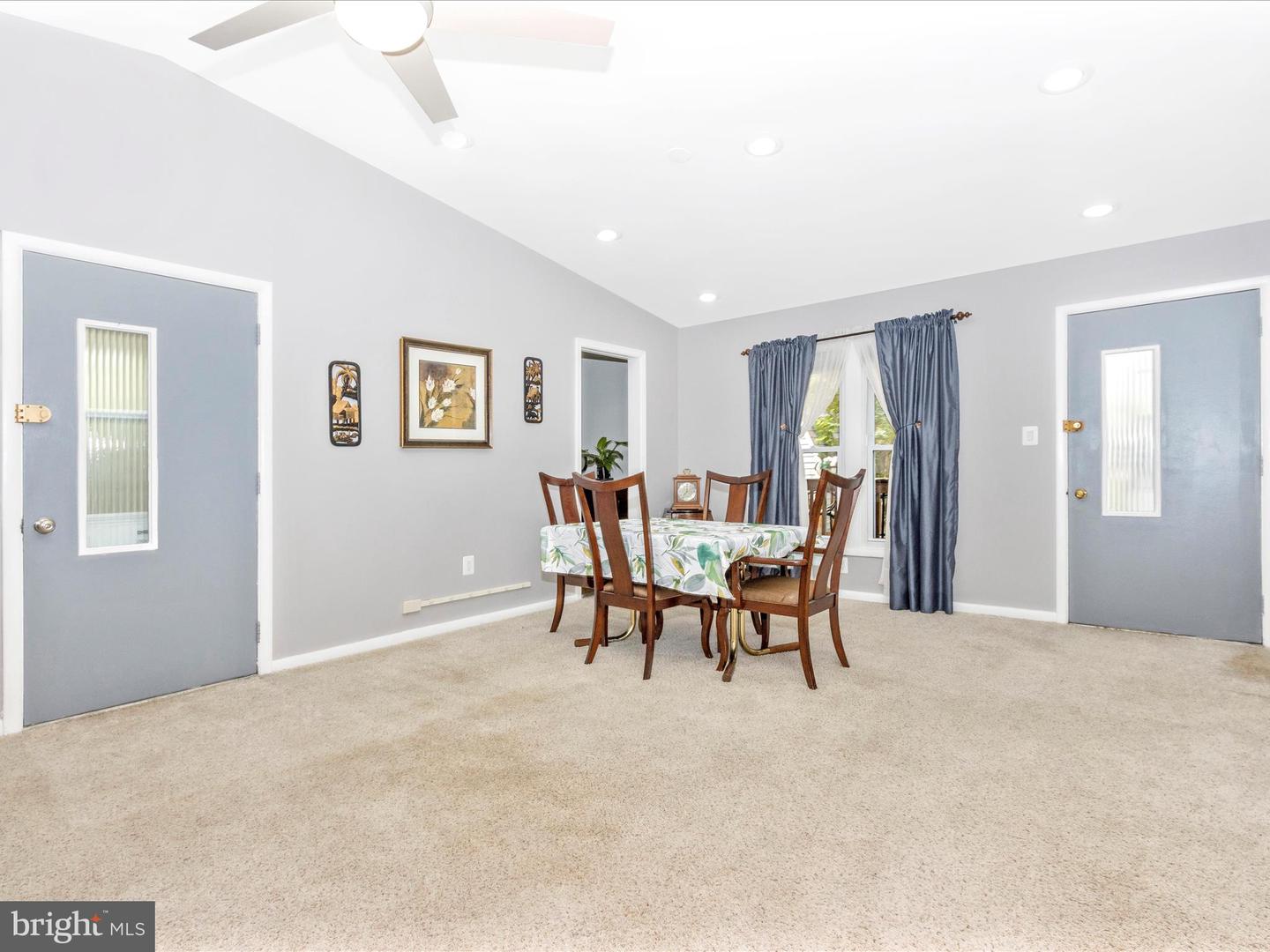 8207 Shady Spring DRIVE