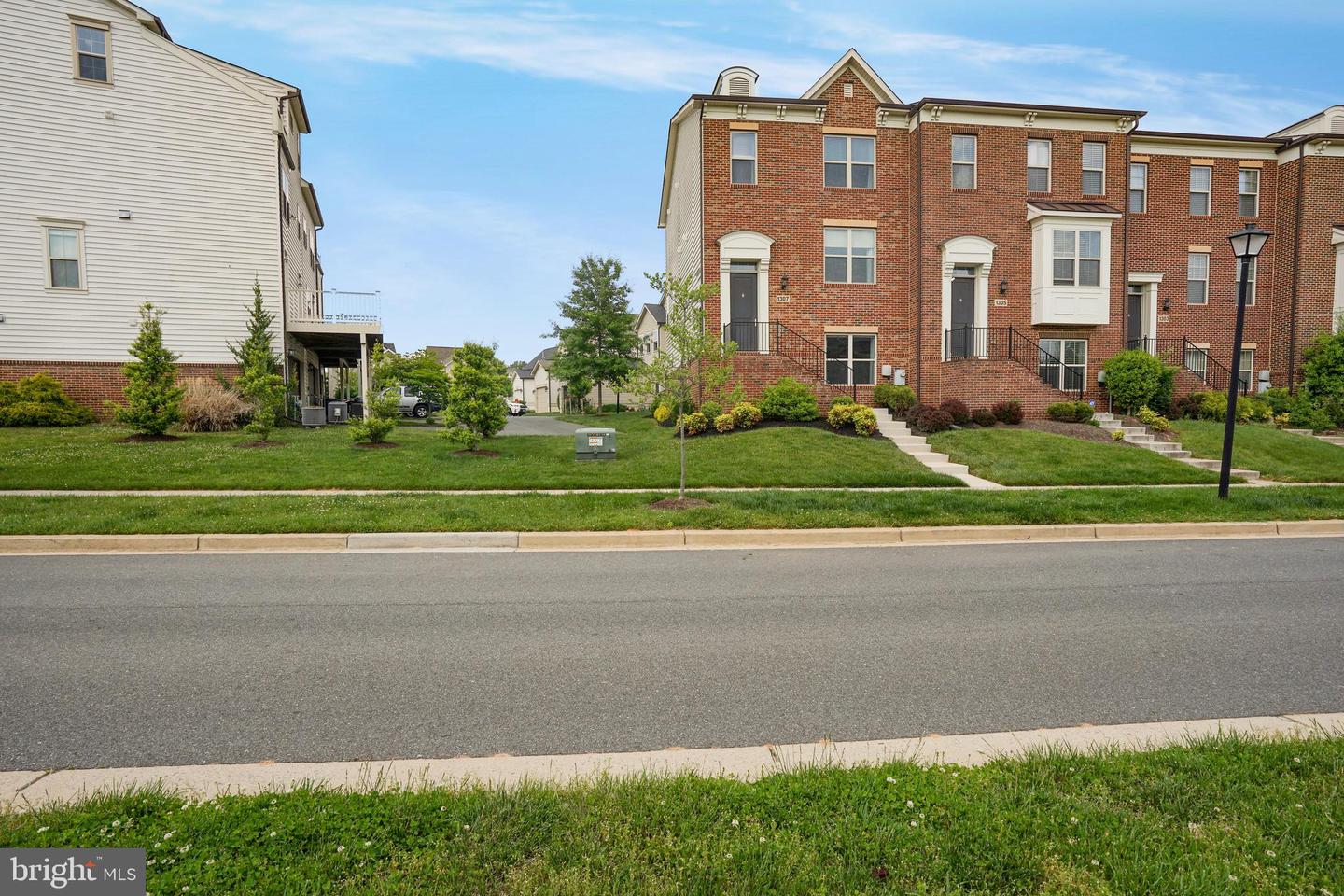 1307 Autumn Brook AVENUE