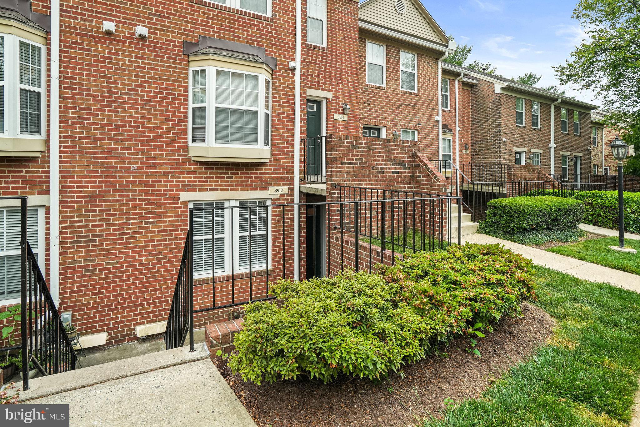 3912 Chesterwood DRIVE Unit: 3912