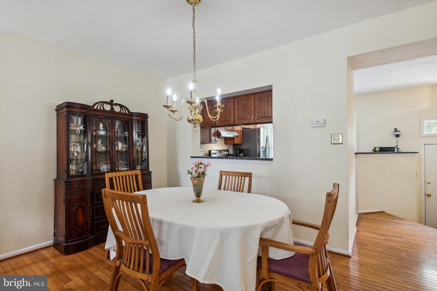 8 Beacon Hill WAY