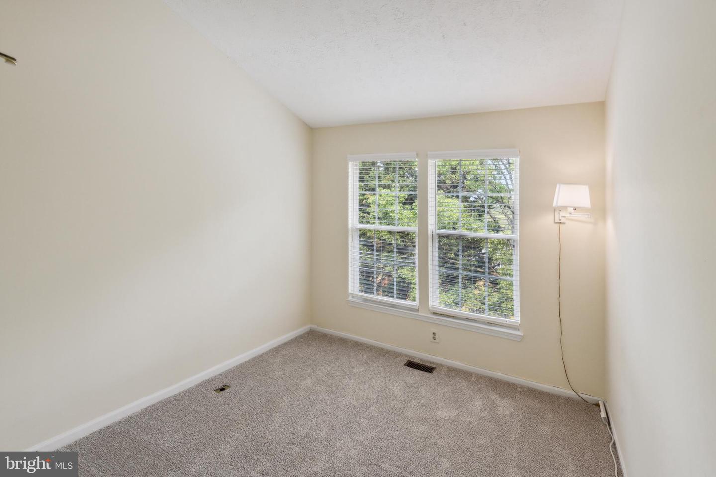 8 Beacon Hill WAY