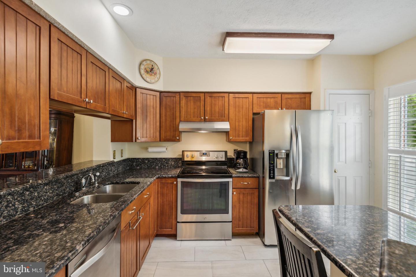 8 Beacon Hill WAY