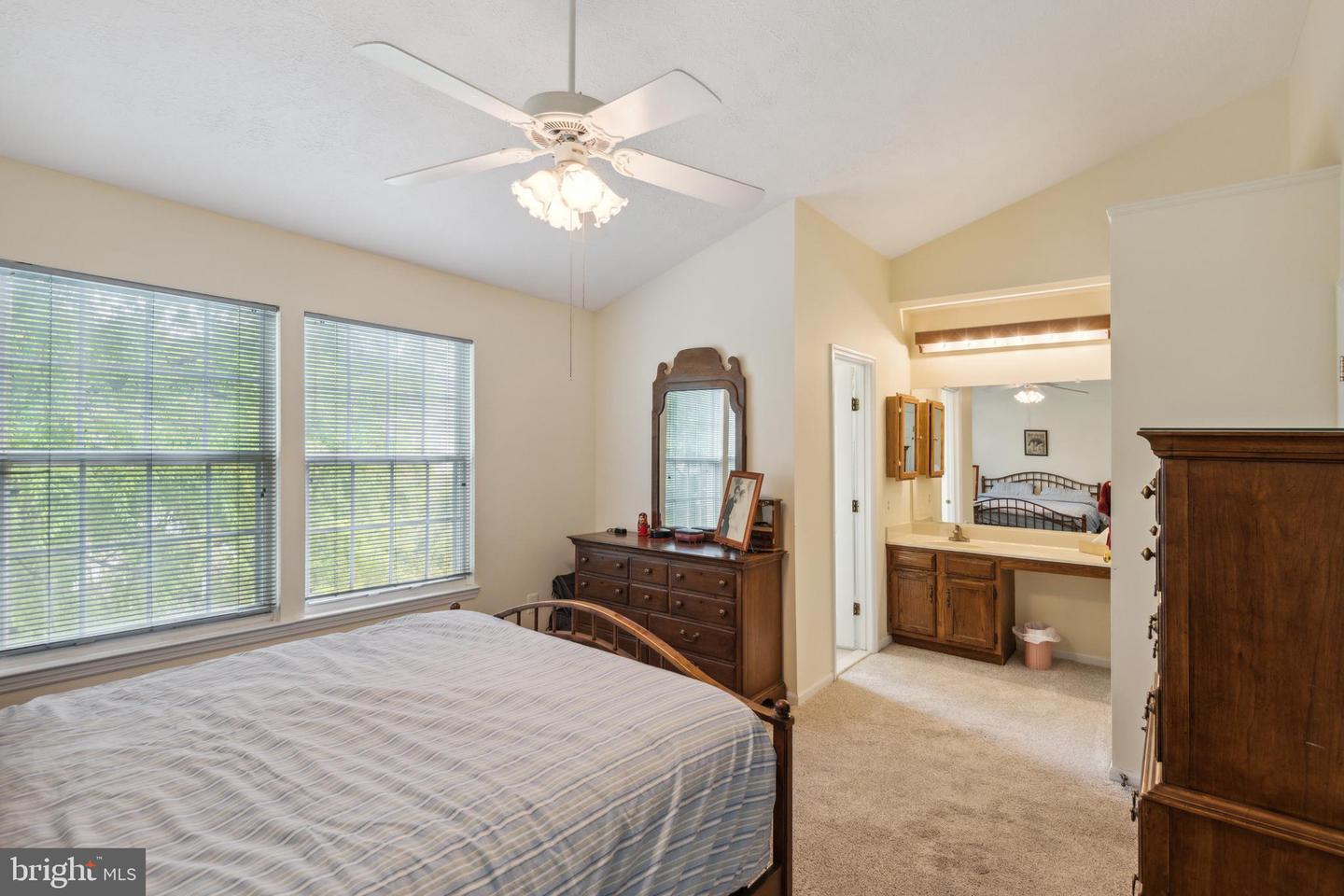 8 Beacon Hill WAY