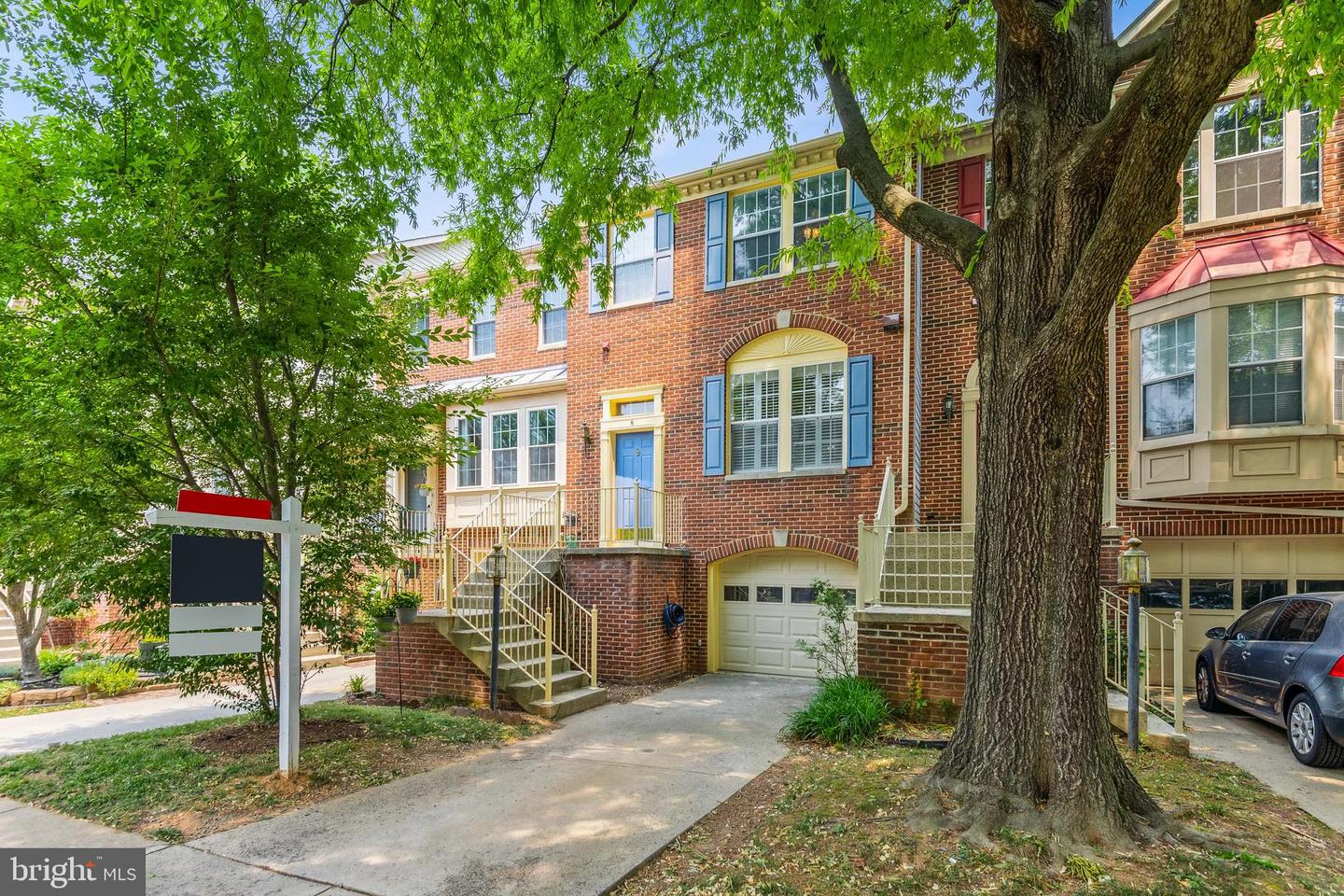 8 Beacon Hill WAY