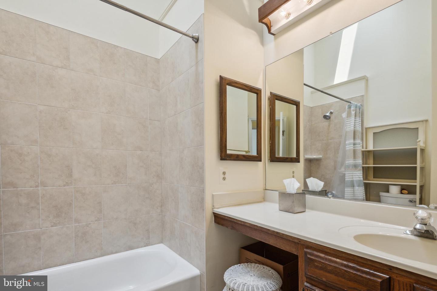 8 Beacon Hill WAY