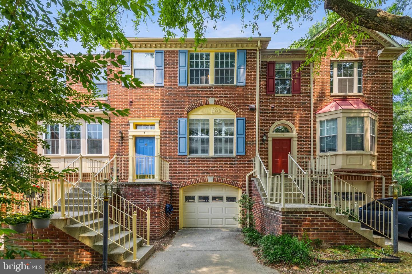 8 Beacon Hill WAY