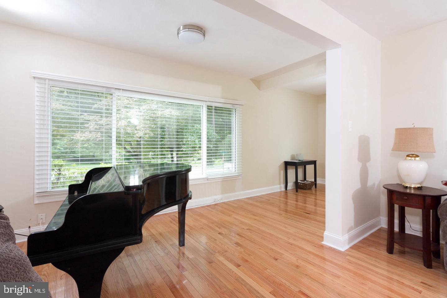 2001 Glenallan AVENUE