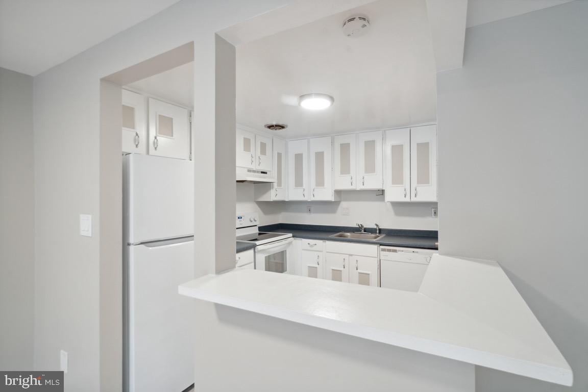 8 Docena COURT