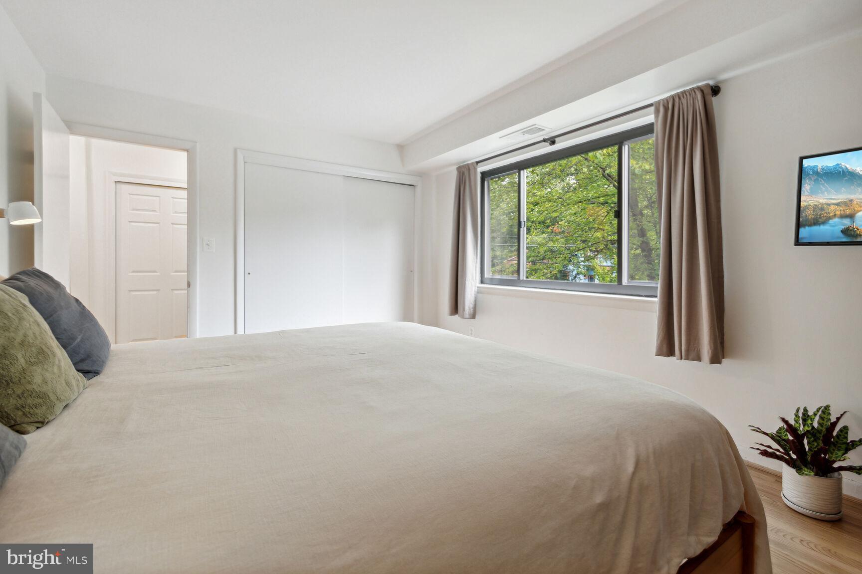 407 Tulip AVENUE Unit: 201