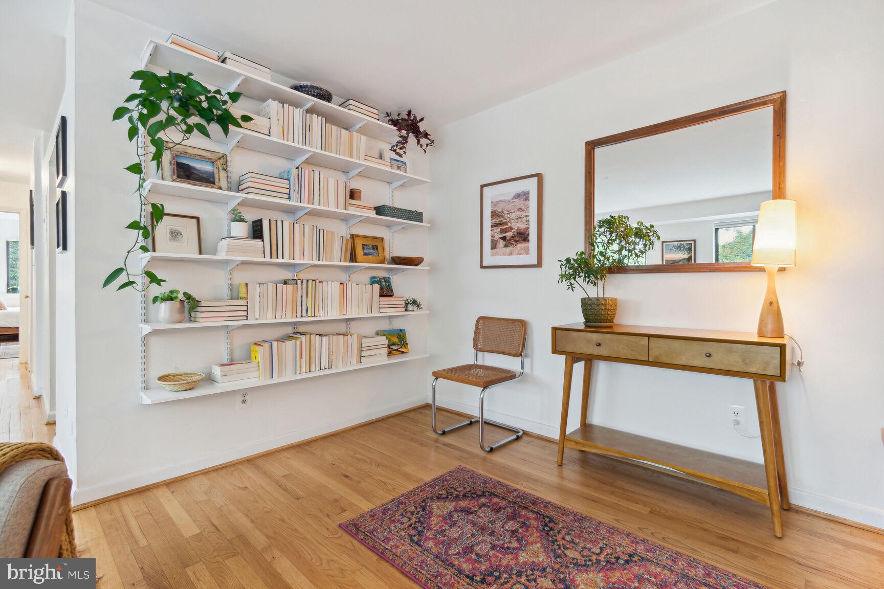 407 Tulip AVENUE Unit: 201