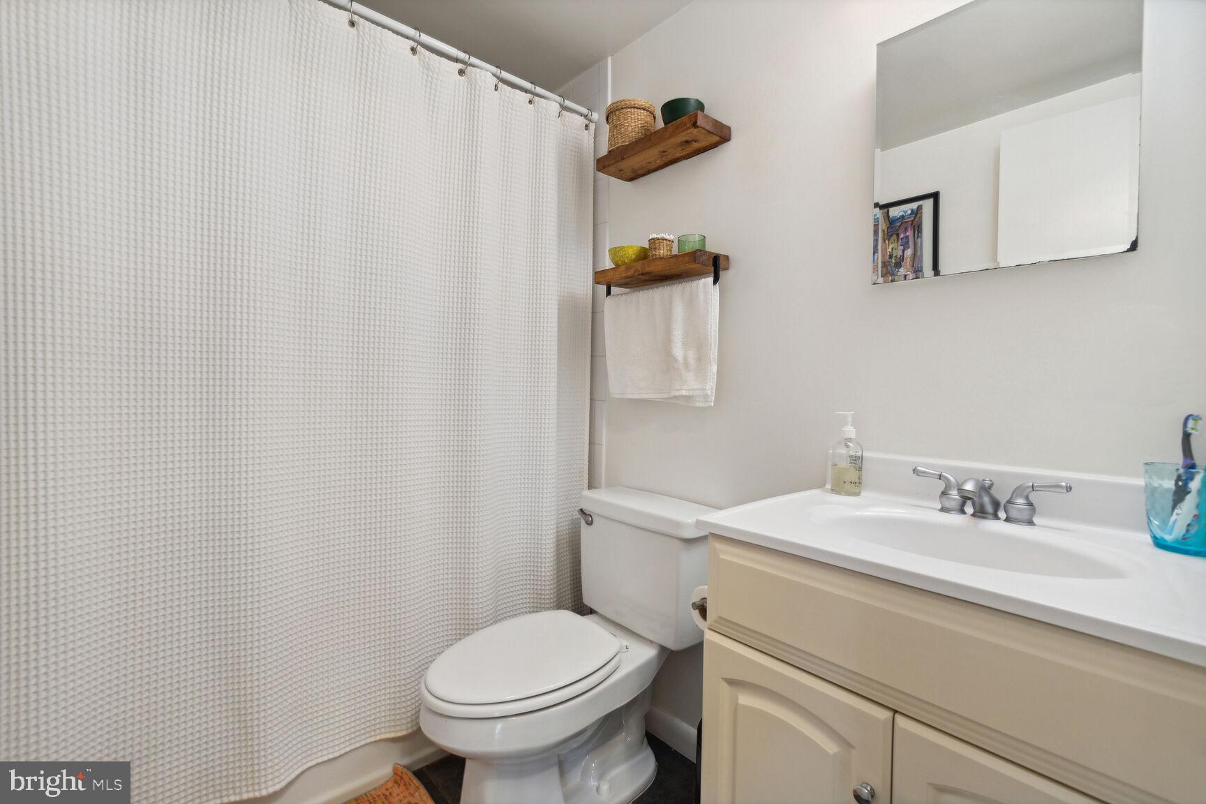 407 Tulip AVENUE Unit: 201