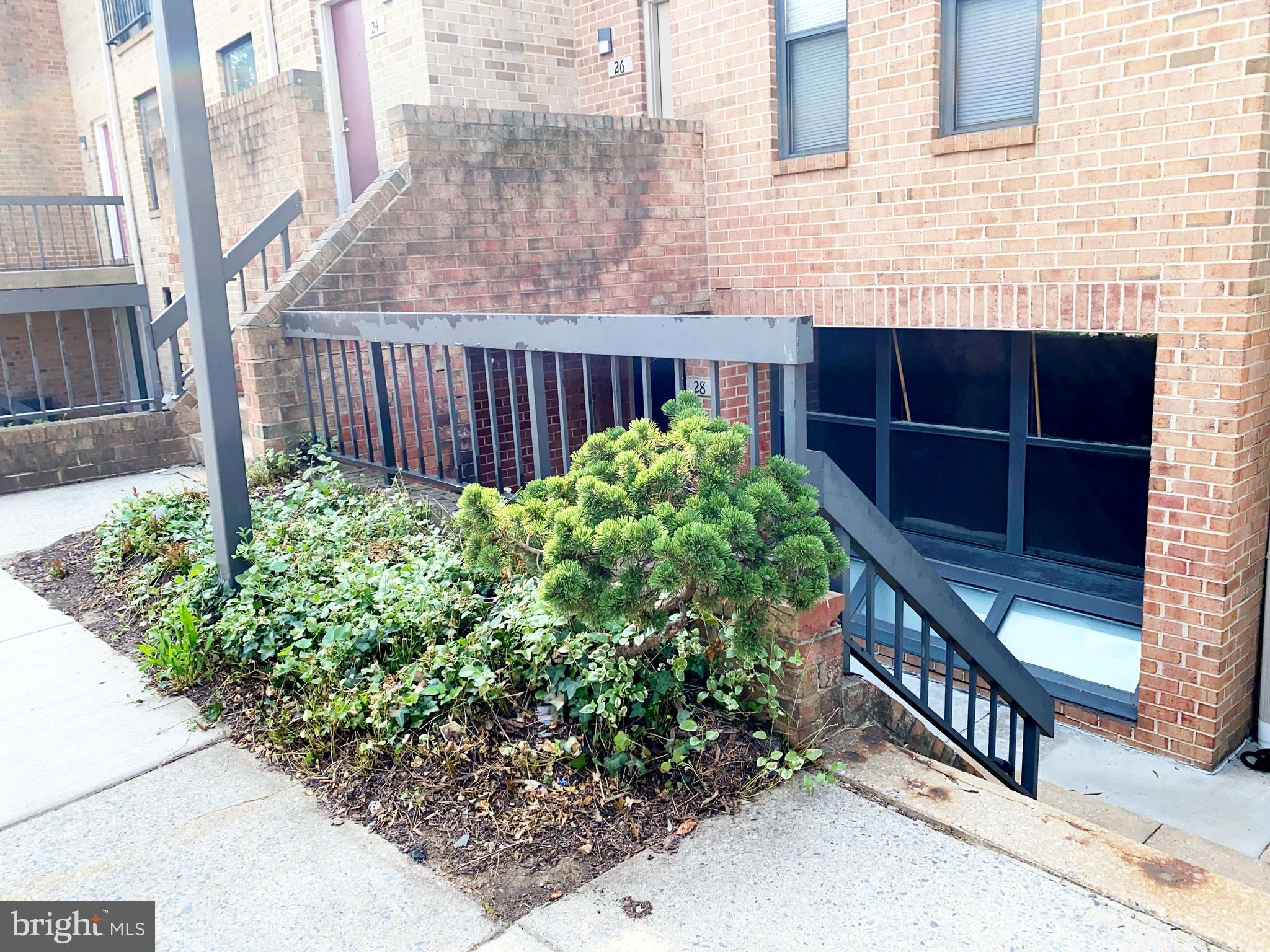 28 Dudley COURT Unit: 14