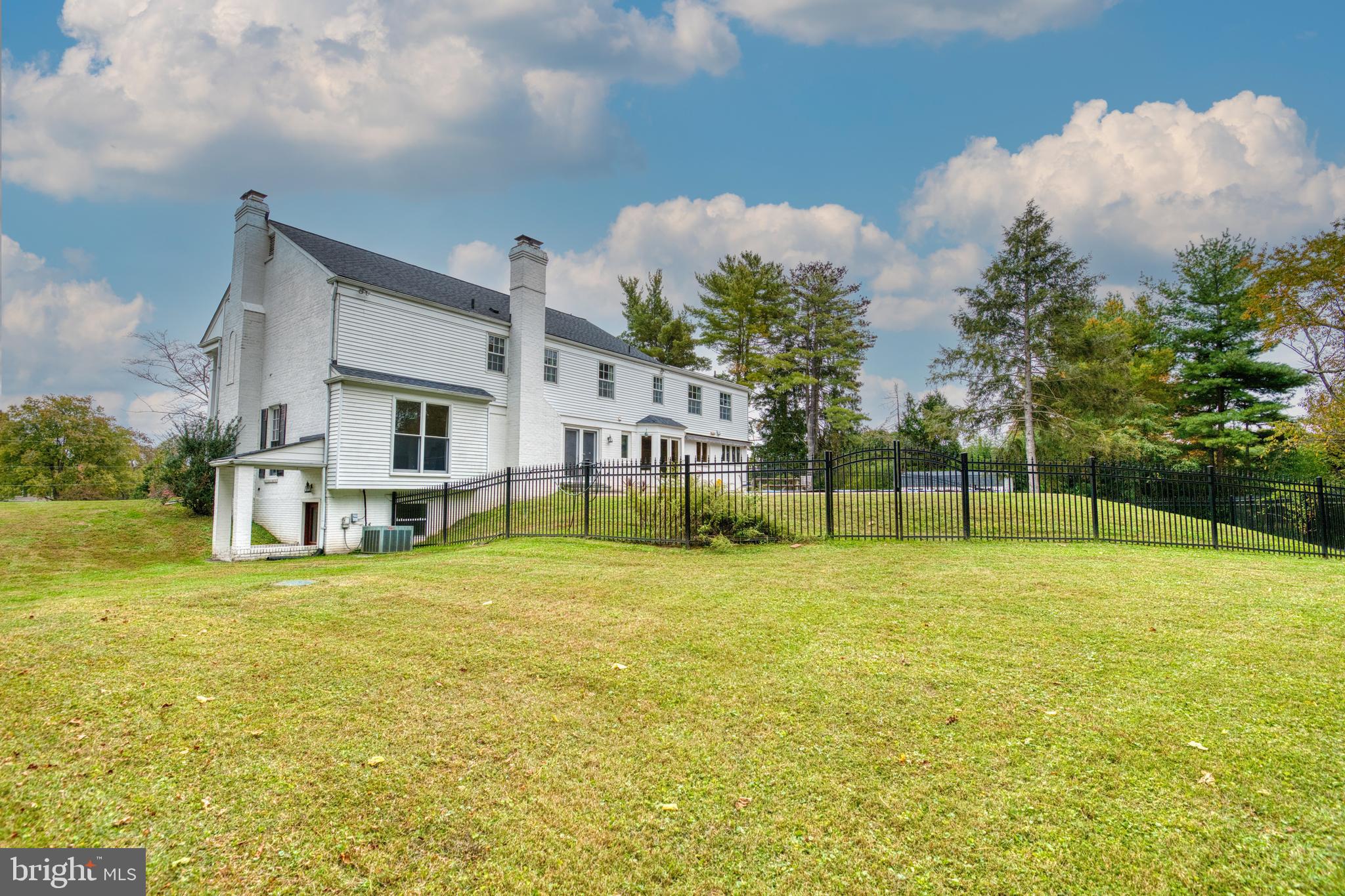 11008 Homeplace LANE