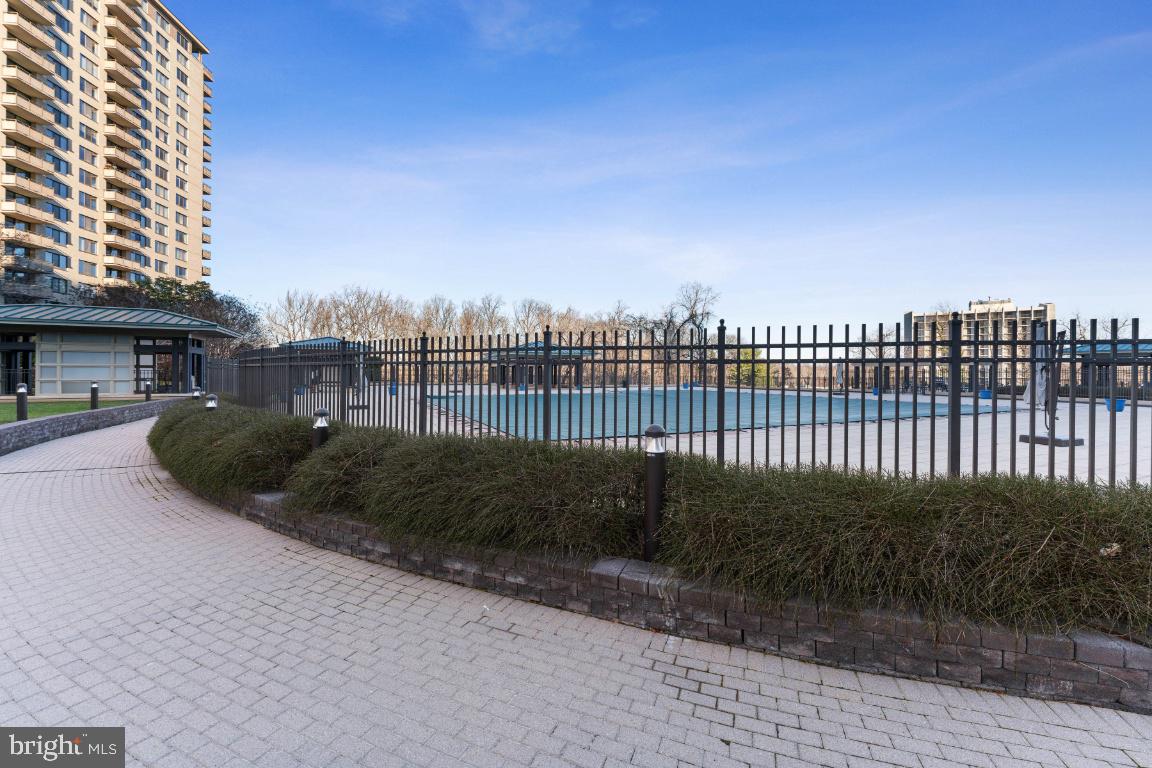 5225 Pooks Hill ROAD Unit: 406S
