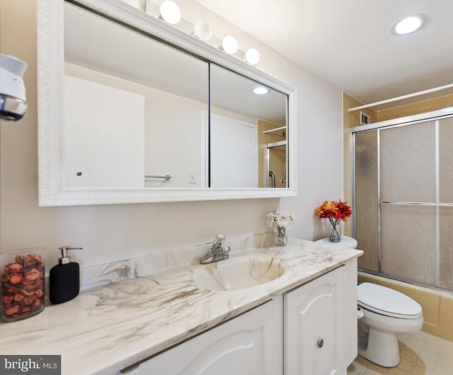5225 Pooks Hill ROAD Unit: 406S