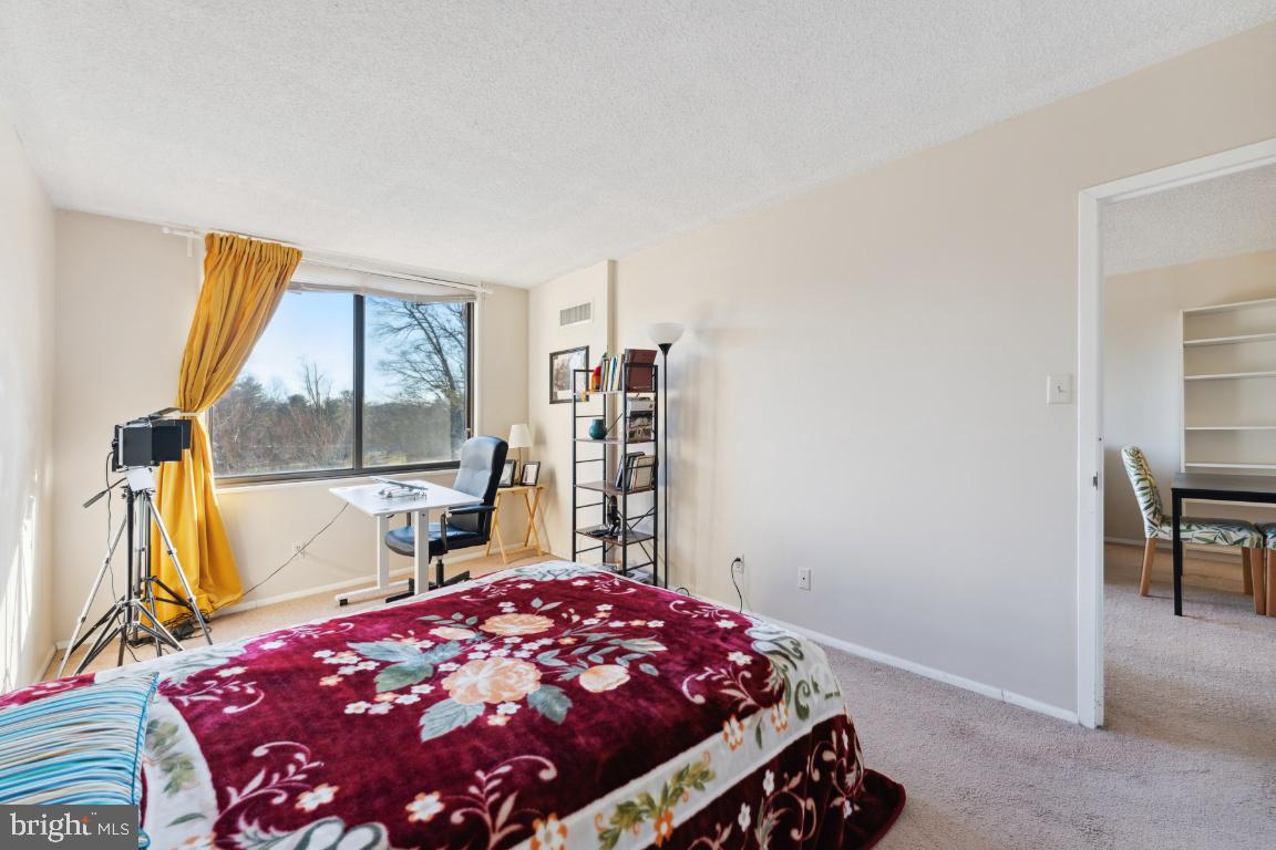 5225 Pooks Hill ROAD Unit: 406S