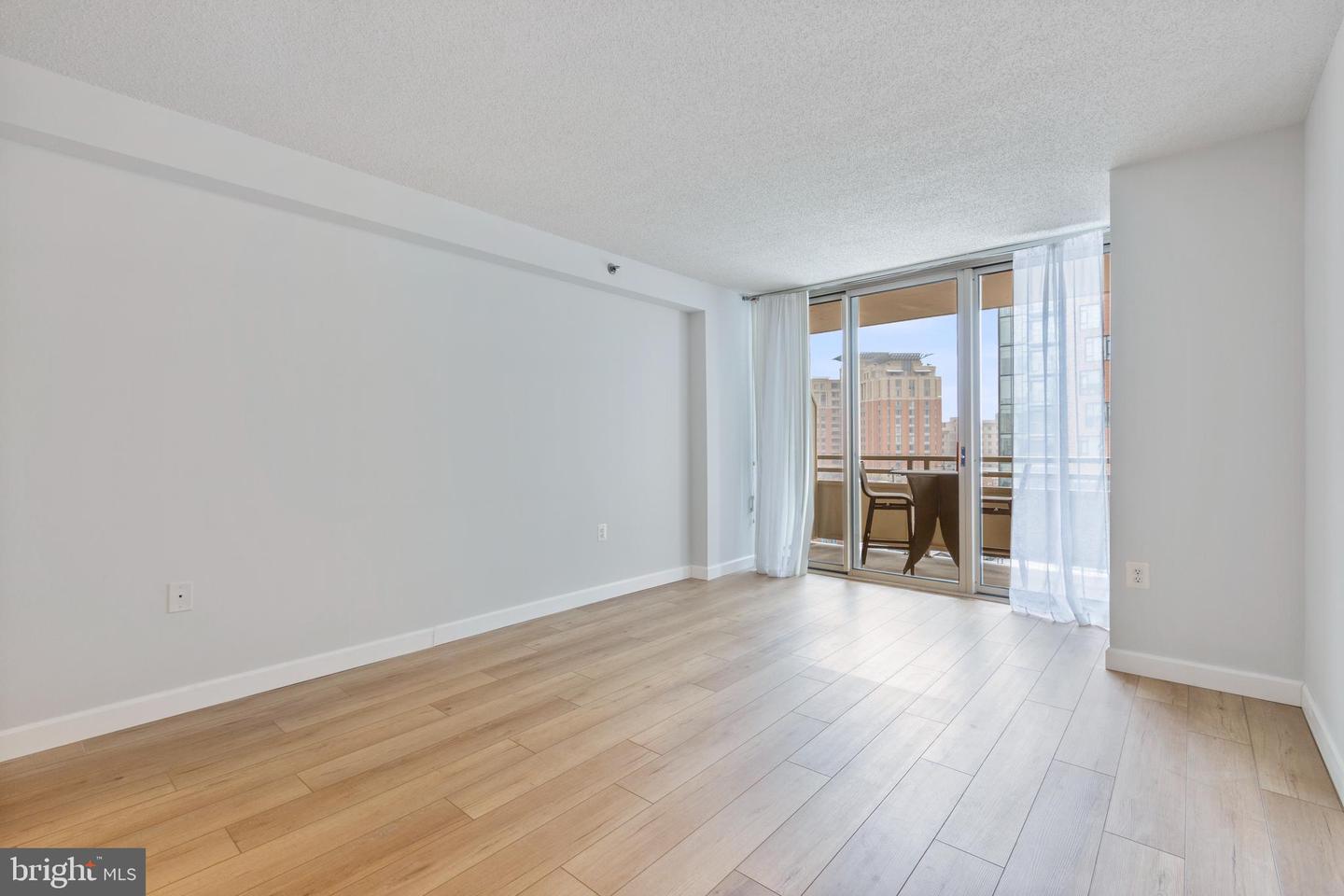 4801 Fairmont AVENUE Unit: 512