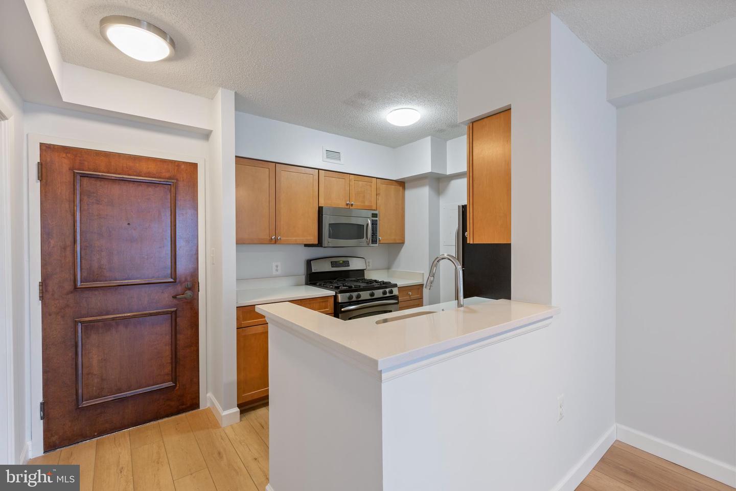 4801 Fairmont AVENUE Unit: 512
