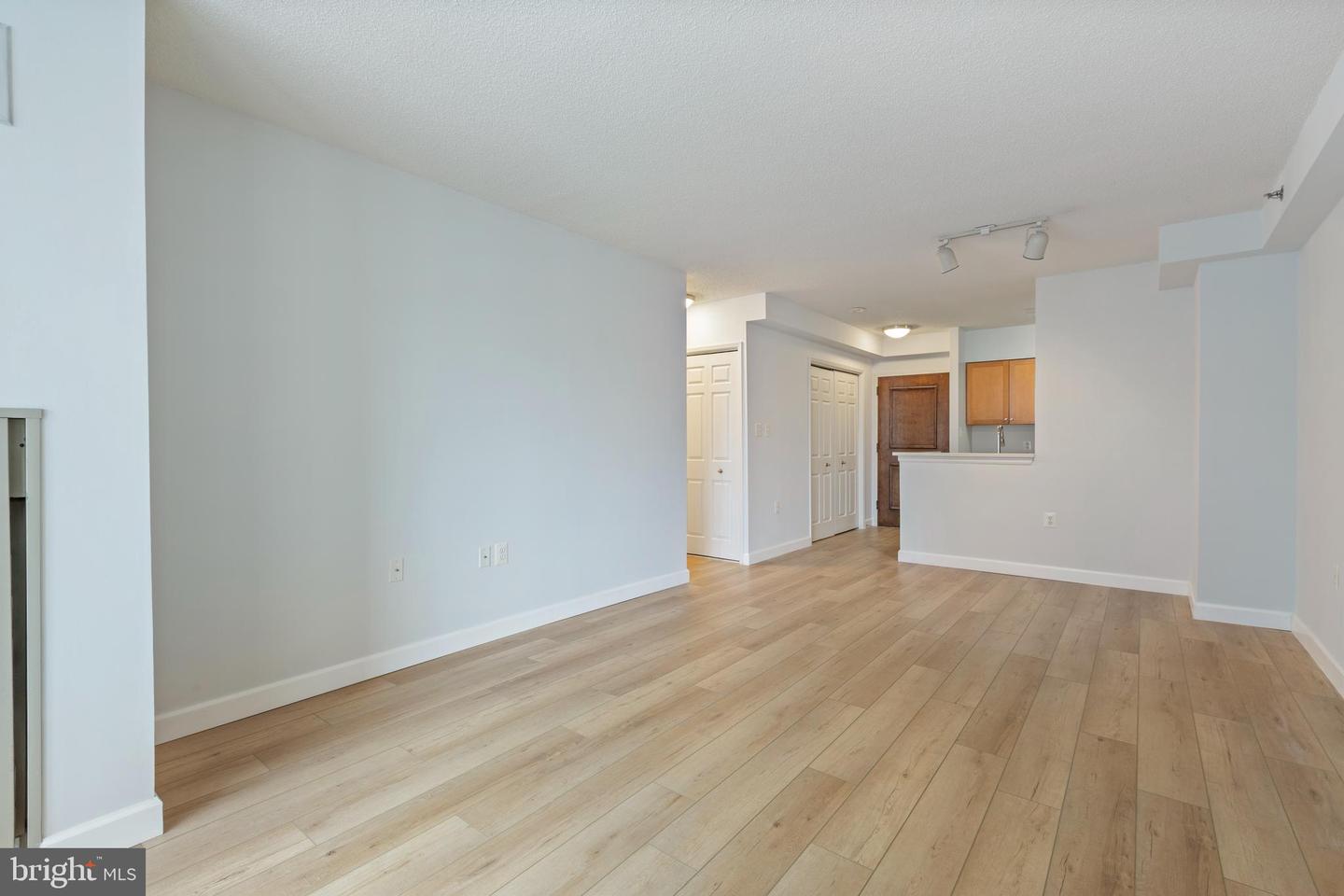 4801 Fairmont AVENUE Unit: 512