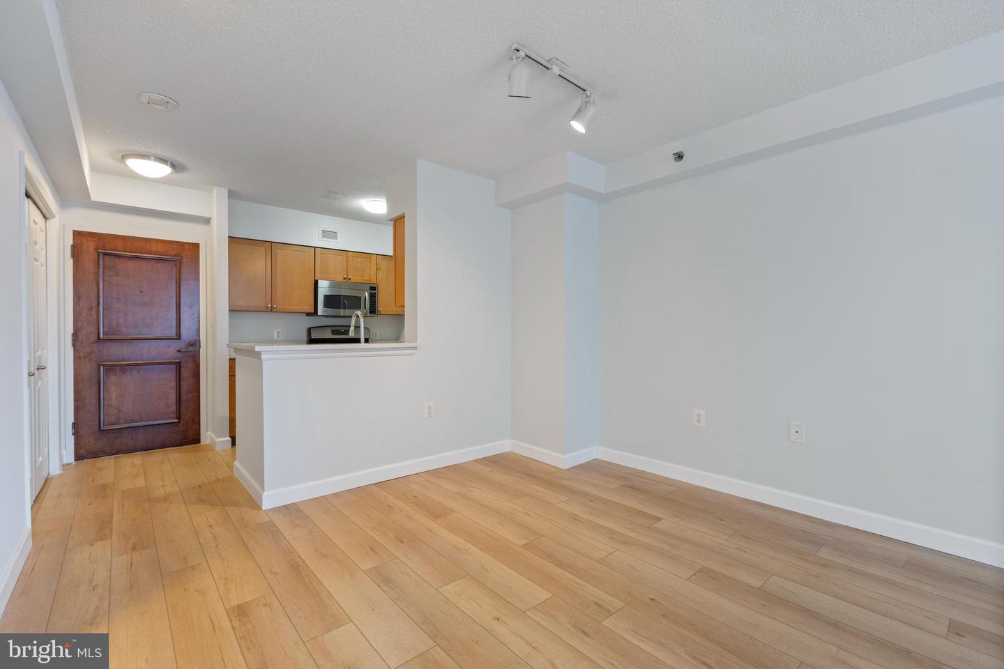 4801 Fairmont AVENUE Unit: 512