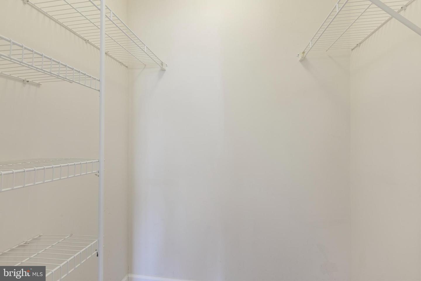 4801 Fairmont AVENUE Unit: 512