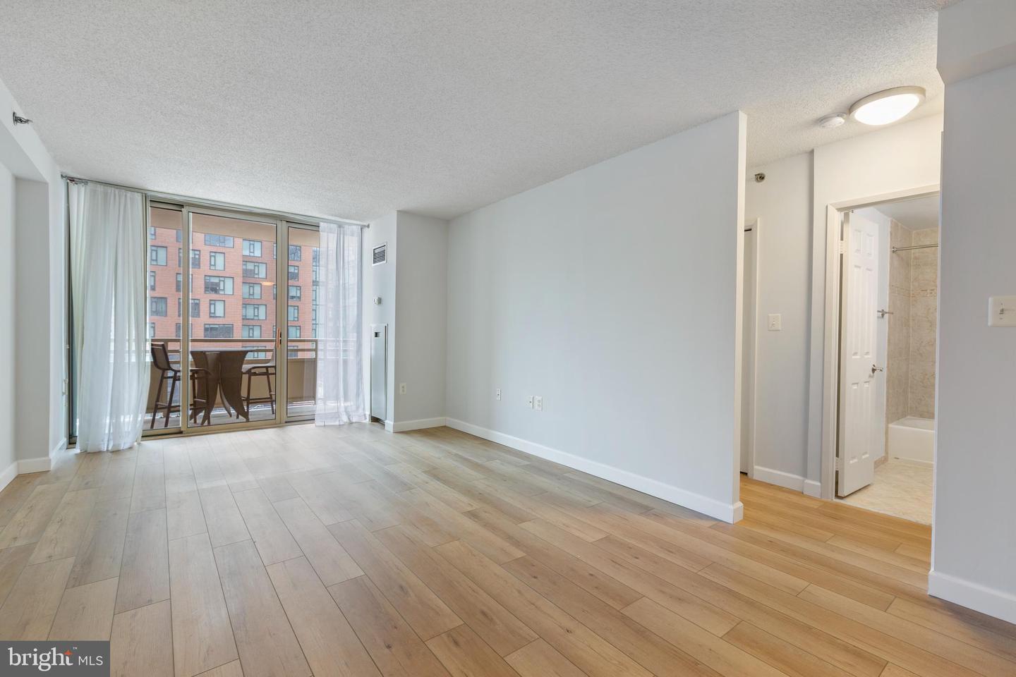 4801 Fairmont AVENUE Unit: 512