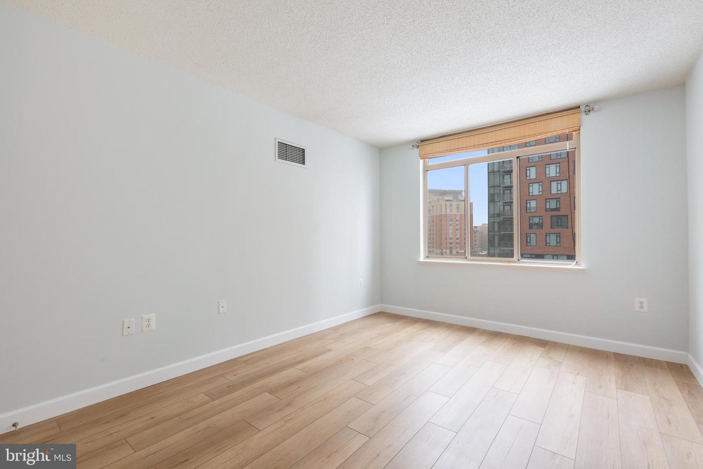 4801 Fairmont AVENUE Unit: 512