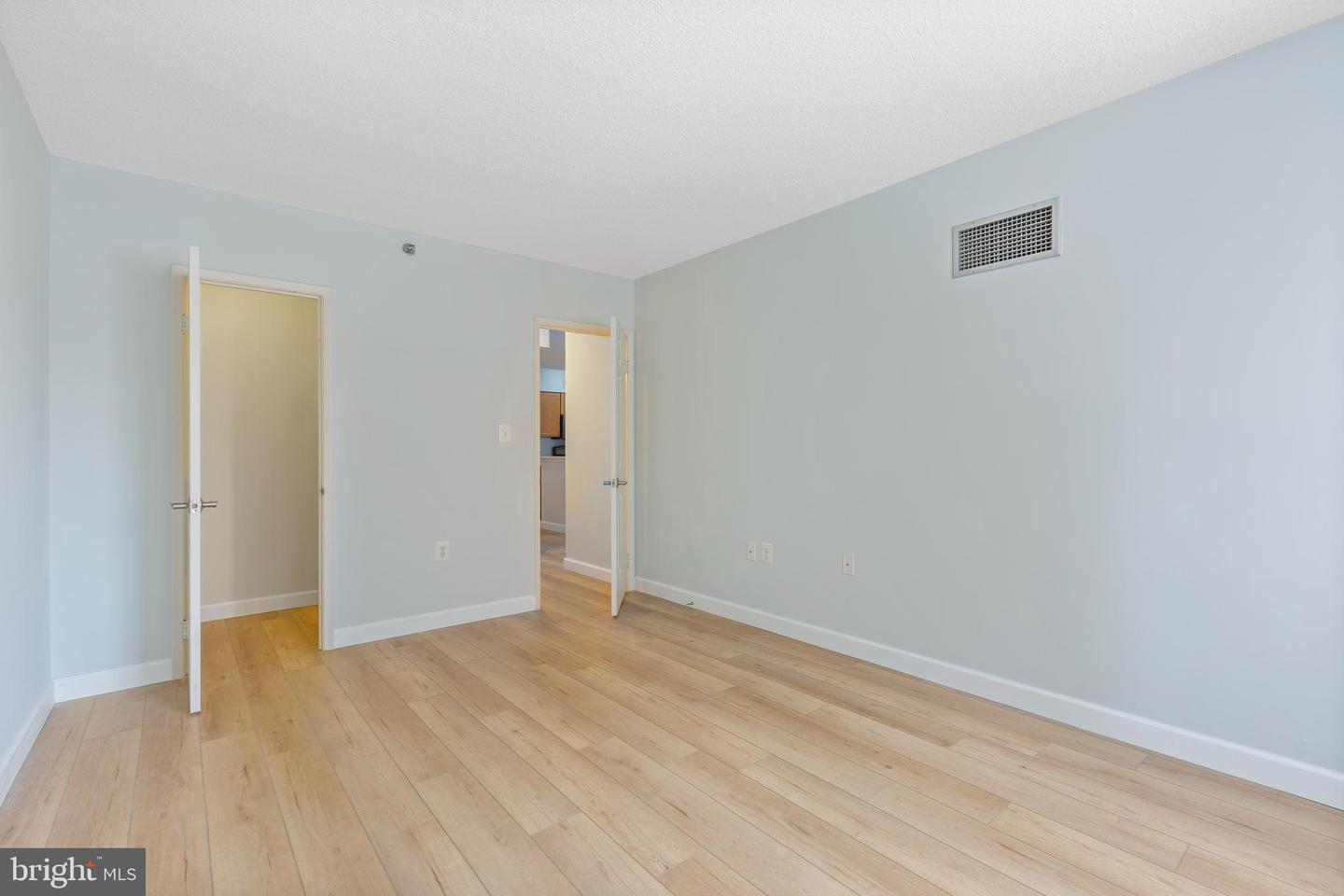 4801 Fairmont AVENUE Unit: 512