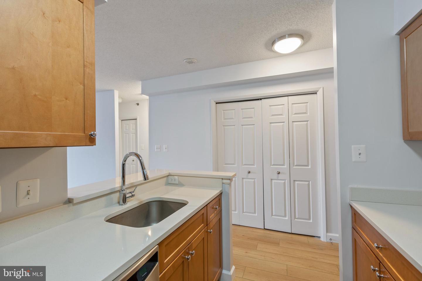 4801 Fairmont AVENUE Unit: 512
