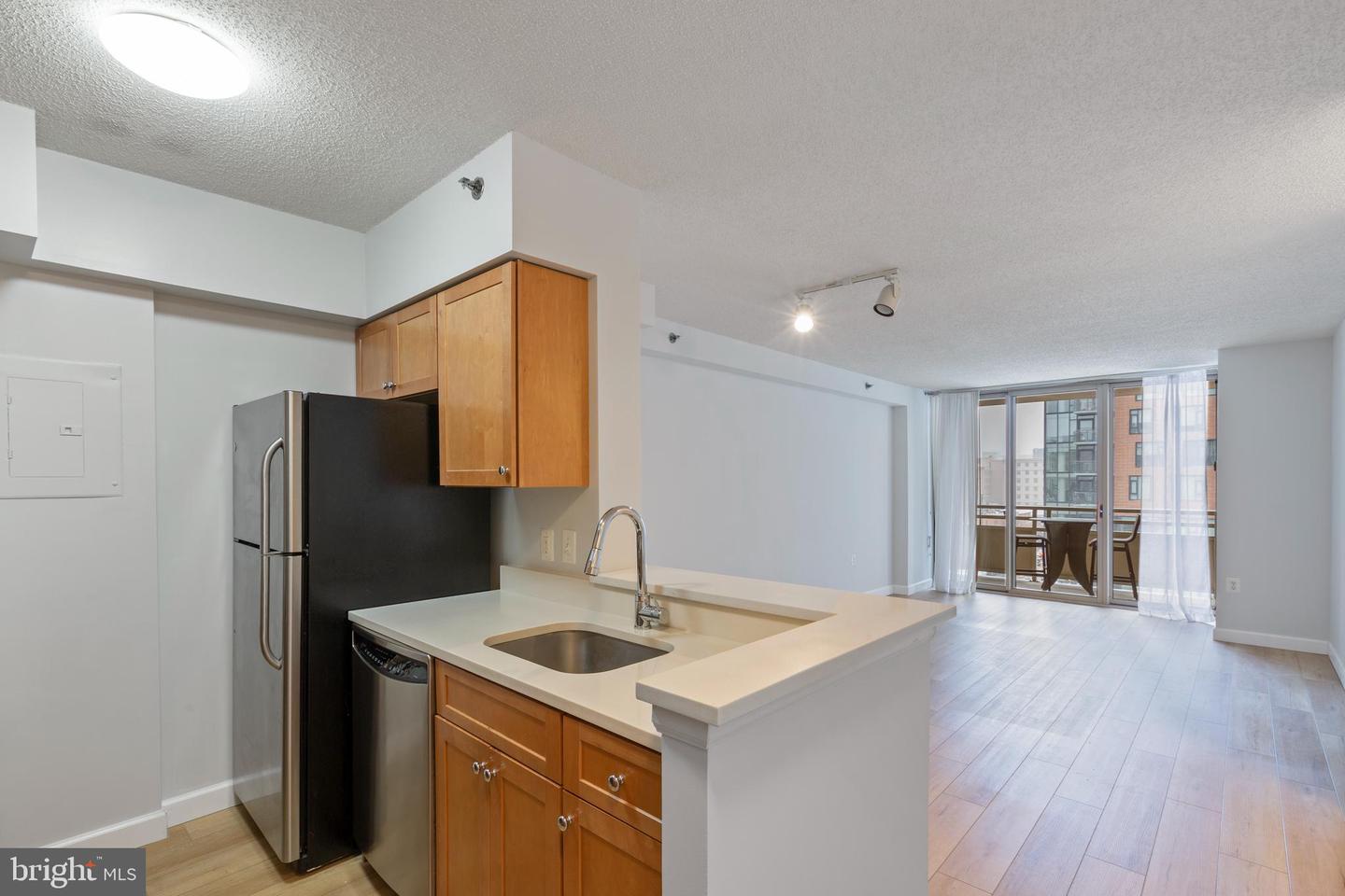 4801 Fairmont AVENUE Unit: 512