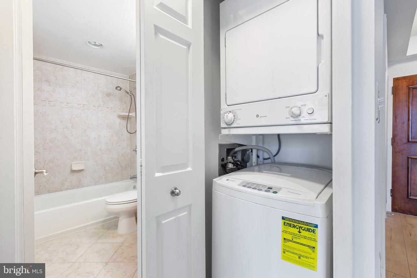 4801 Fairmont AVENUE Unit: 512