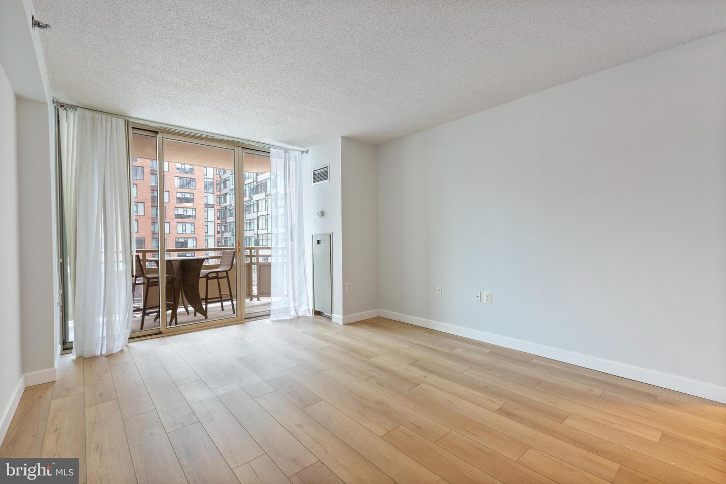 4801 Fairmont AVENUE Unit: 512