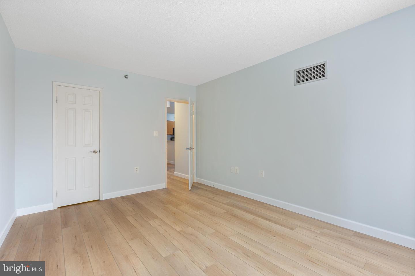4801 Fairmont AVENUE Unit: 512