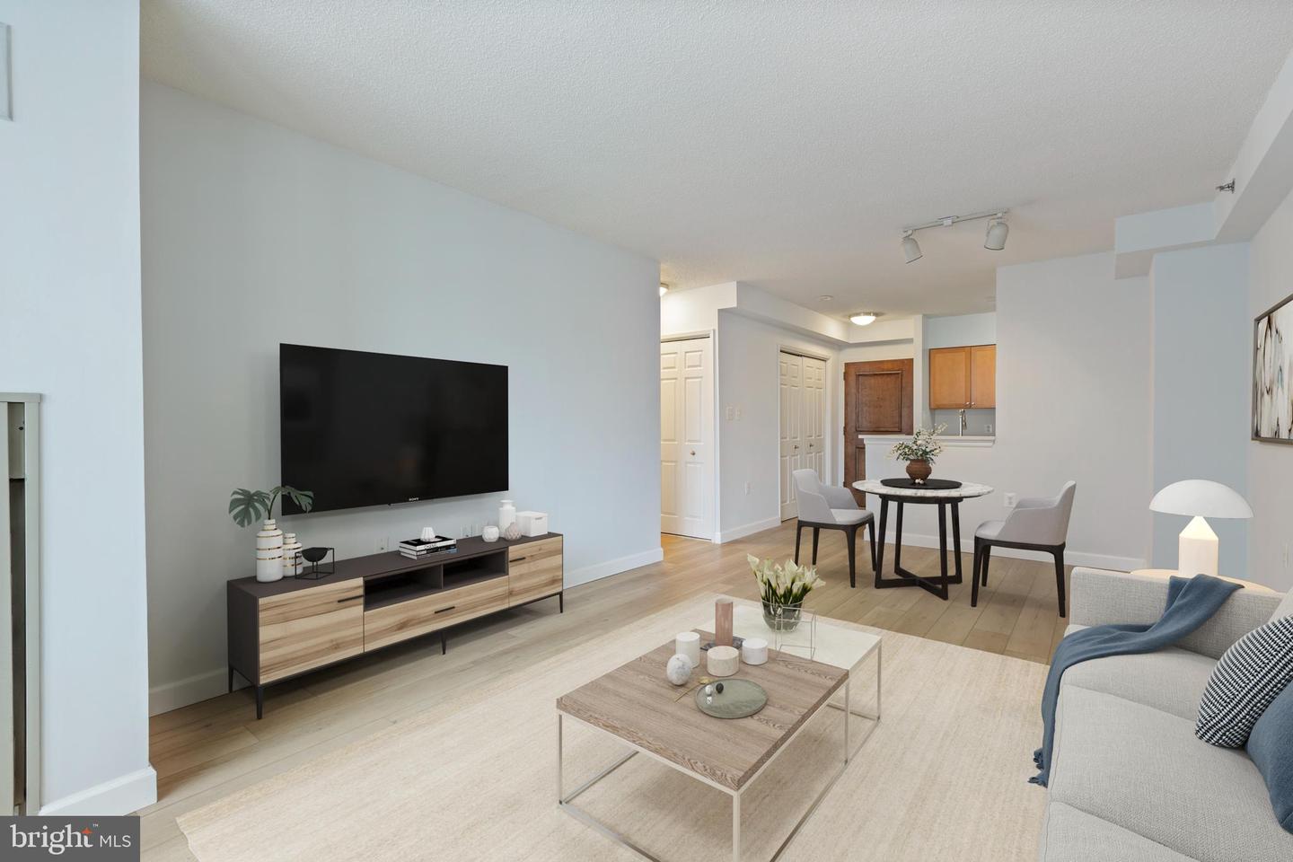 4801 Fairmont AVENUE Unit: 512