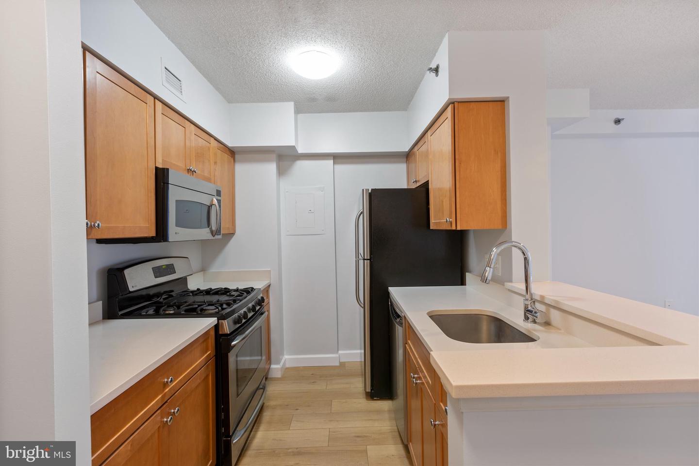4801 Fairmont AVENUE Unit: 512