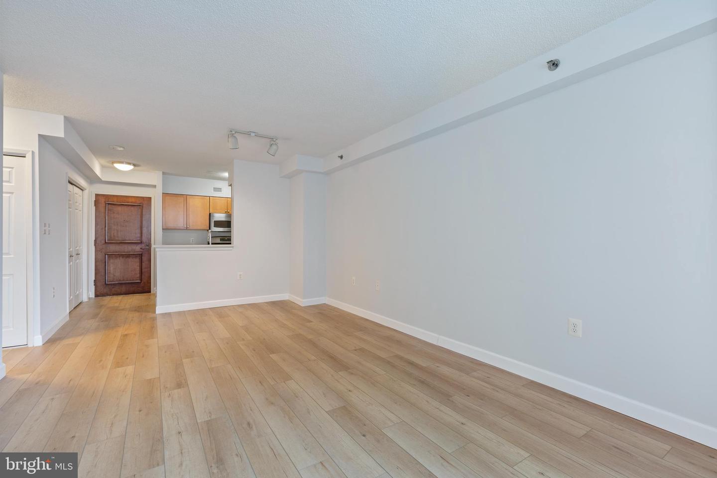 4801 Fairmont AVENUE Unit: 512