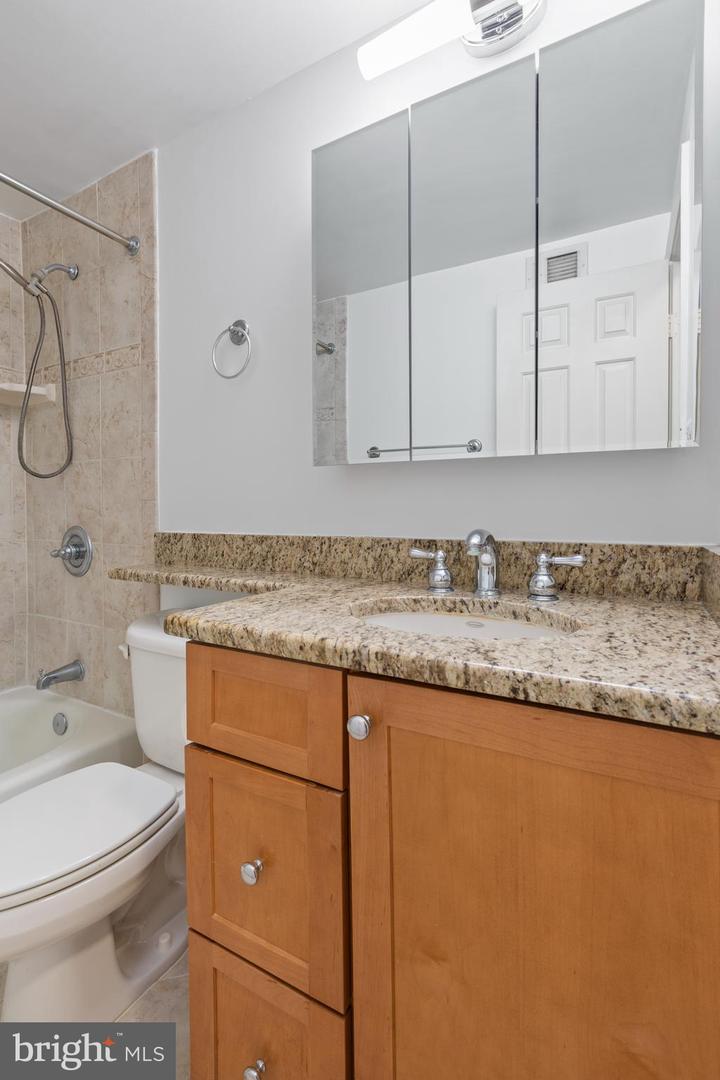 4801 Fairmont AVENUE Unit: 512