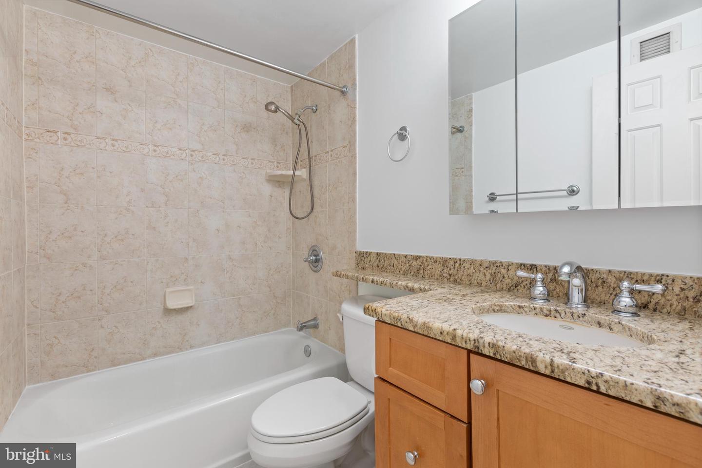4801 Fairmont AVENUE Unit: 512