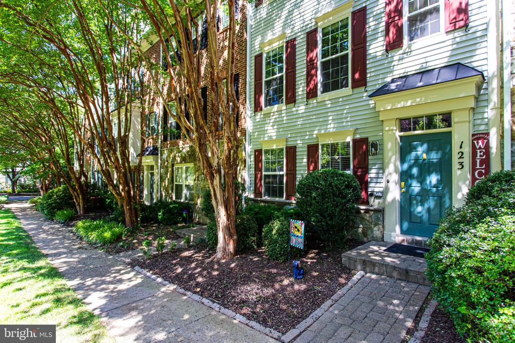123 Pasture Side Way