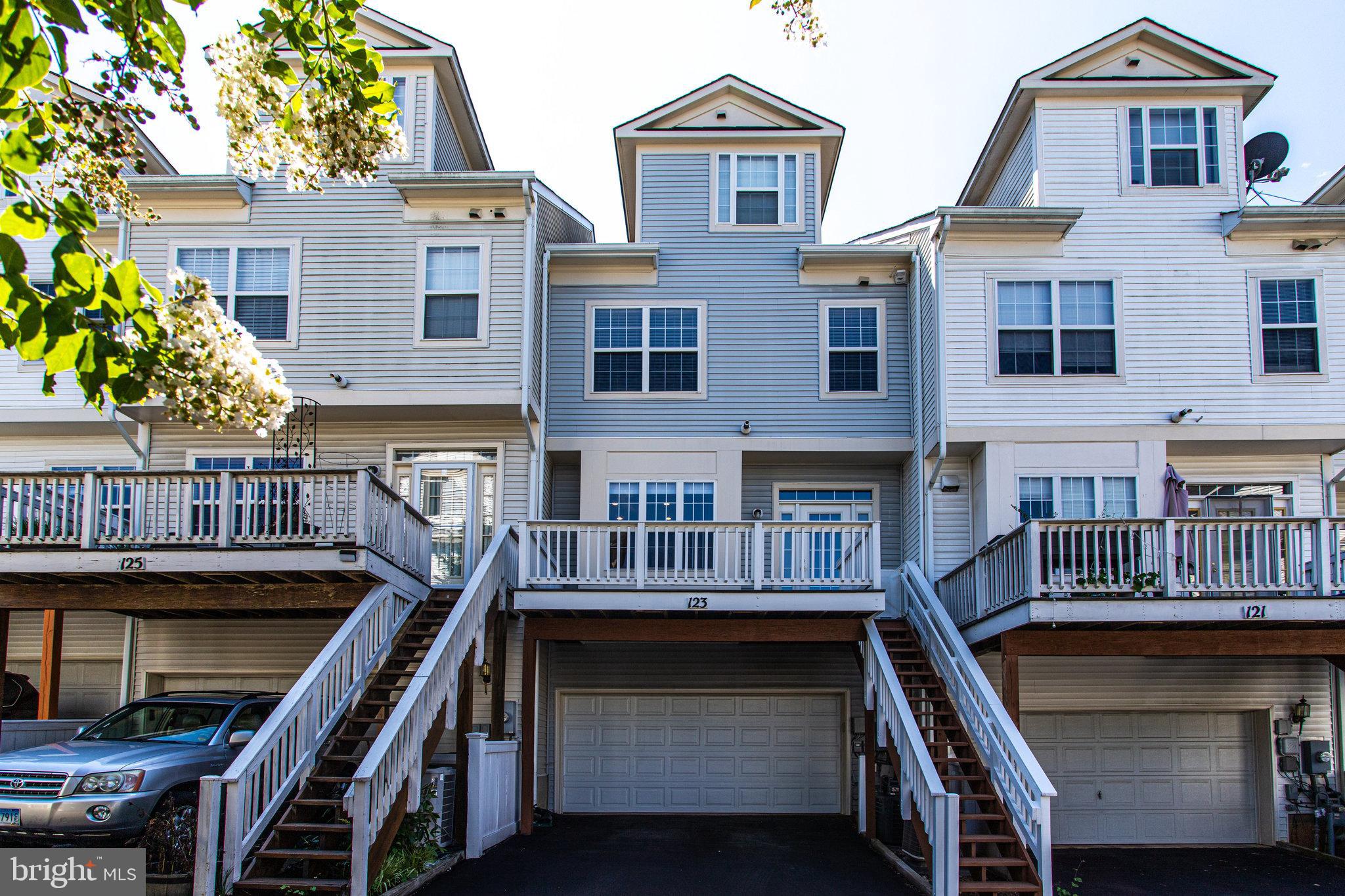 123 Pasture Side Way