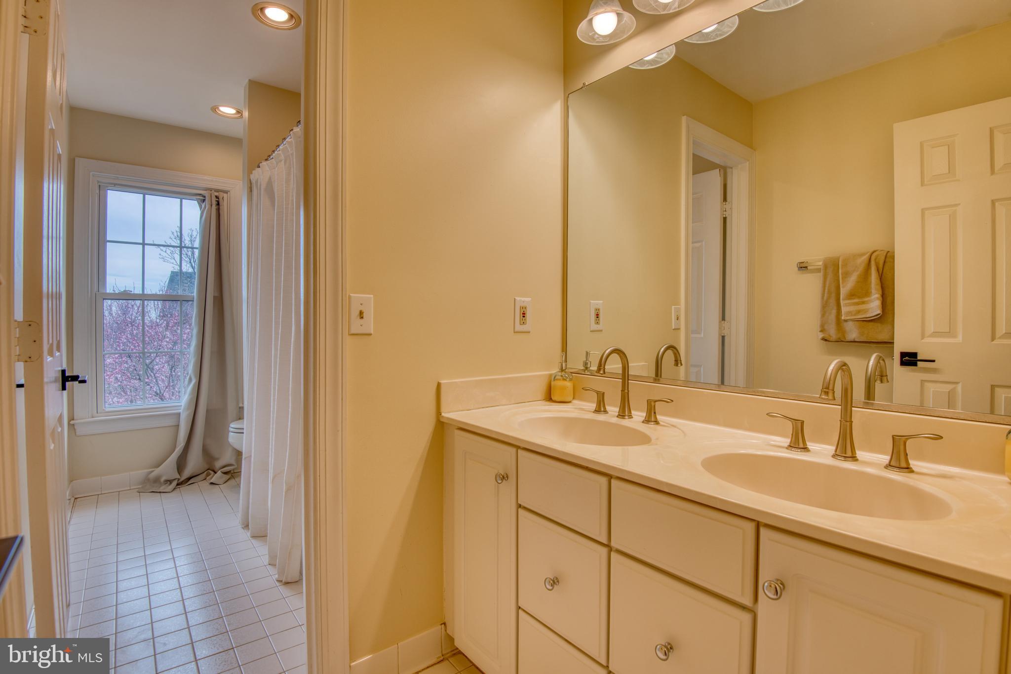 1 Foxwood Ct
