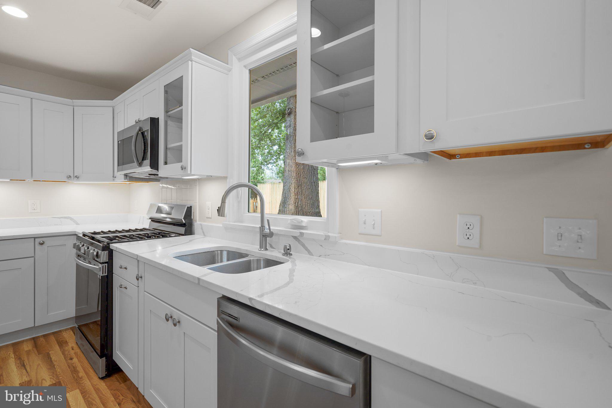 8407 Tahona Dr