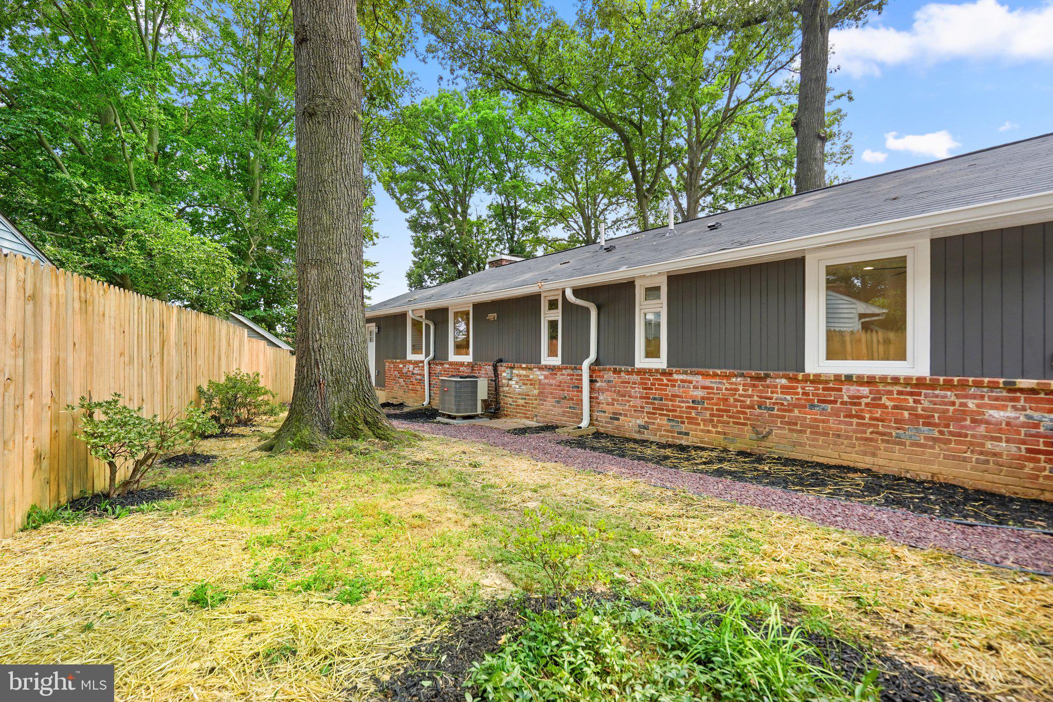 8407 Tahona Dr